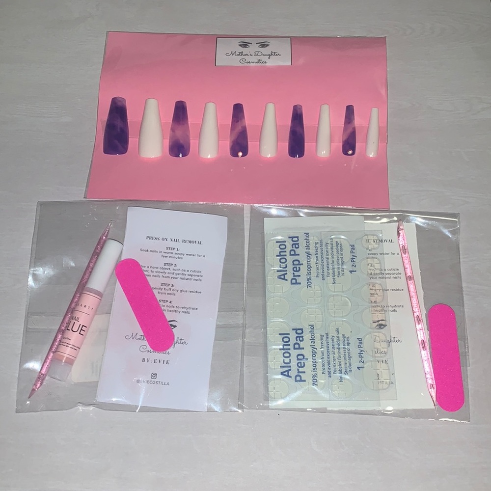 Press on nails